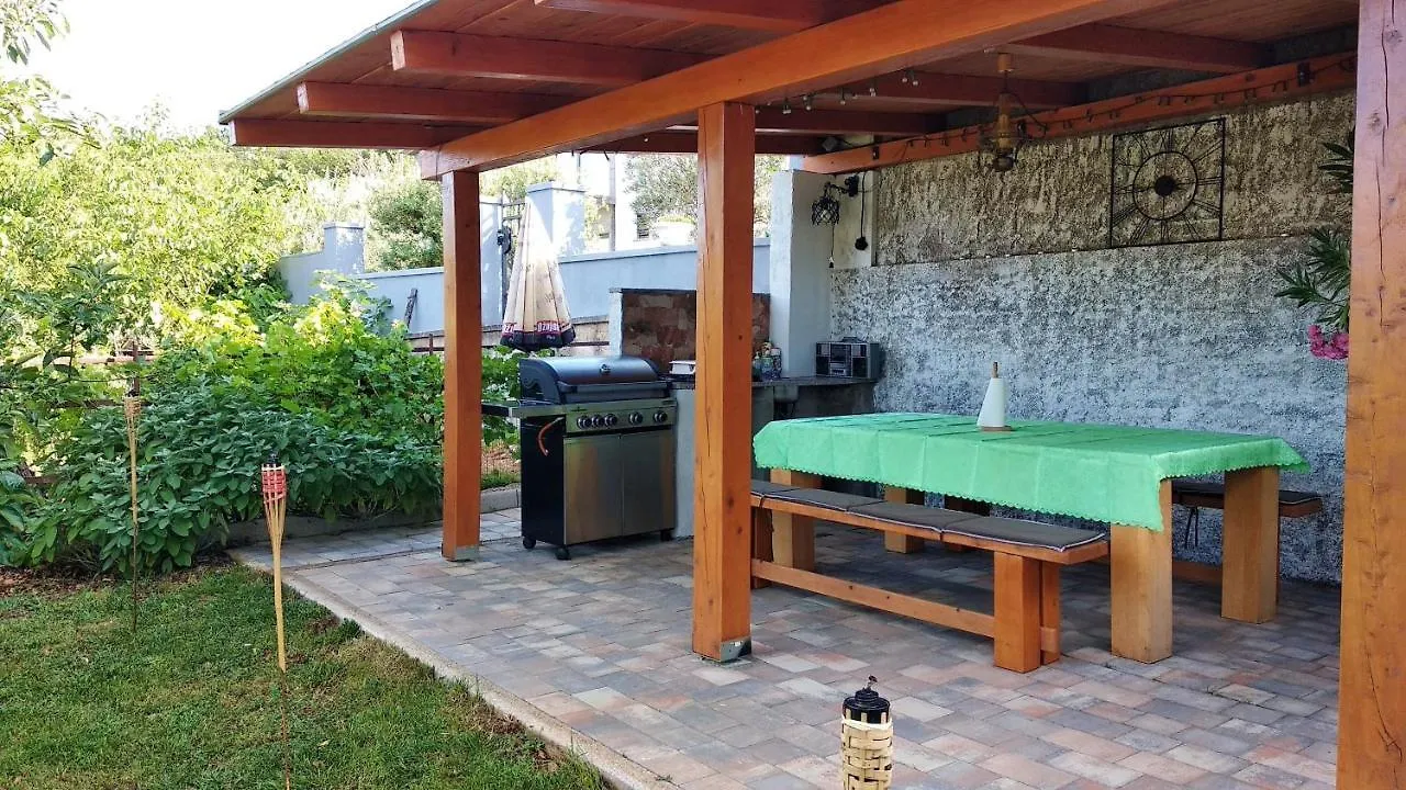 Holiday home Charming House In Grizane With Enclosed Garden And Mountain View